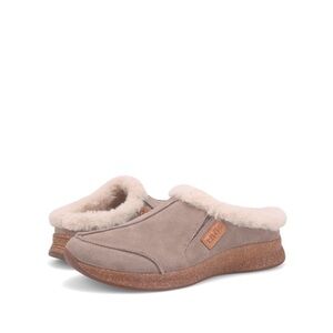 Taos Future size 8 NWT and box very comfortable and very lightweight 8 oz./shoe